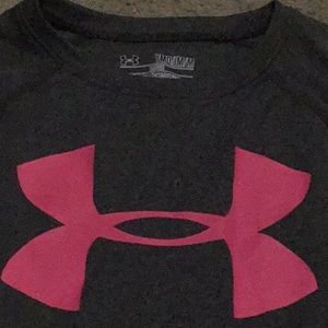 EUC YMD Under Armour girls shirt
